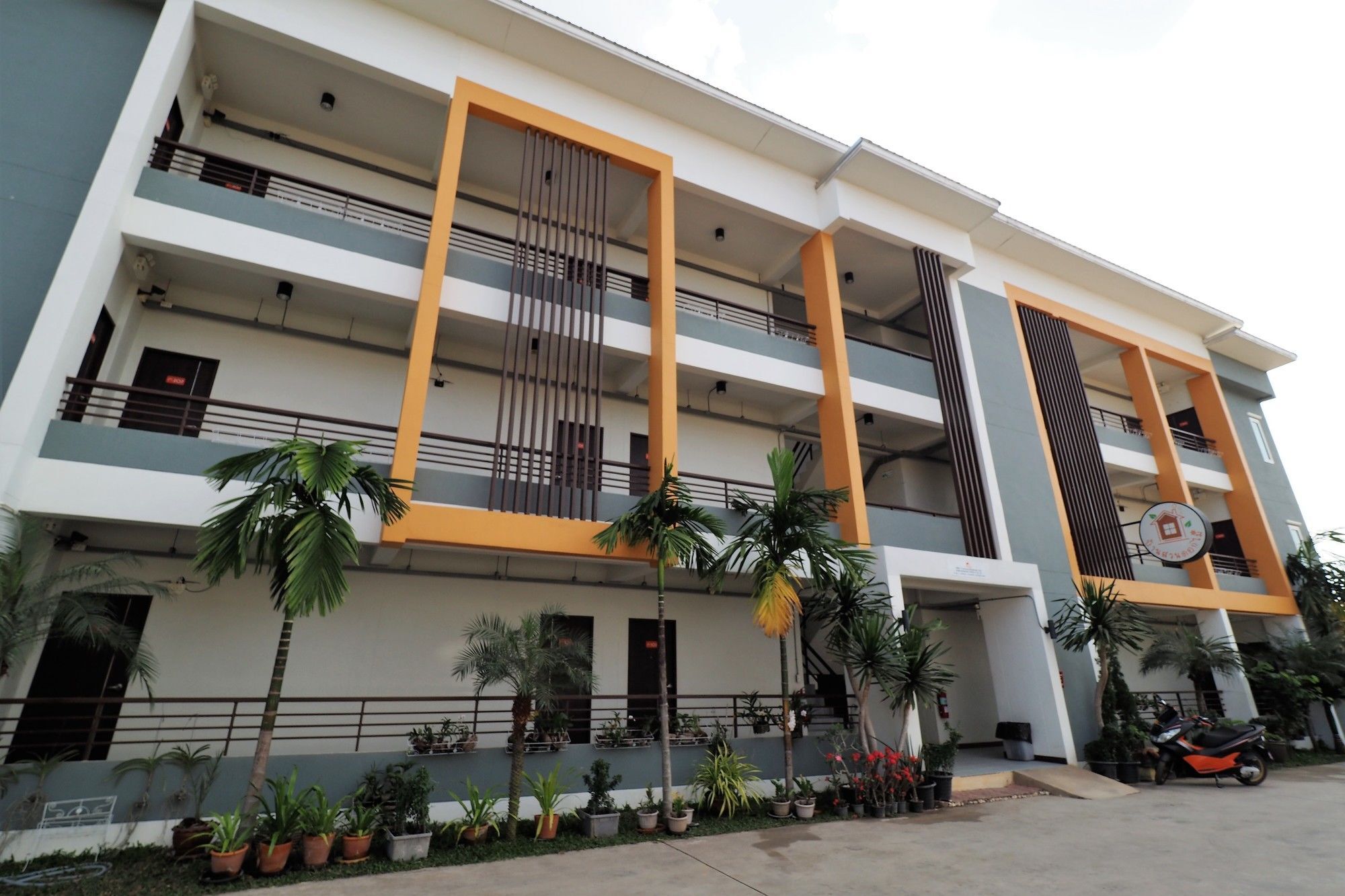 Bansuandokmai Hotel Kabin Buri Exterior photo